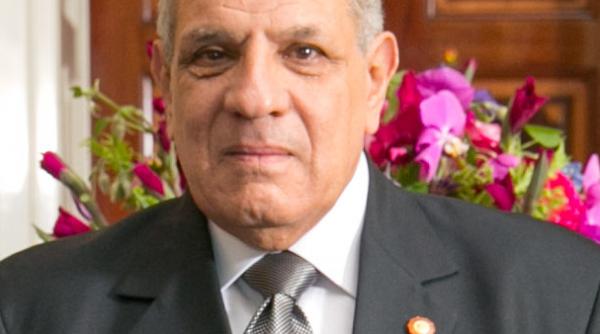 premierul egiptean si a prezentat demisia decizia vine dupa ce un membru al cabinetului a fost arestat pentru coruptie