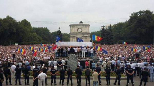 organizatorii protestelor de la chisinau indeamna populatia la nesupunere si greva generala