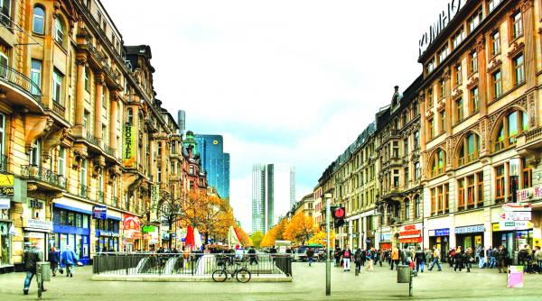 destinatia saptamanii frankfurt orasul contrastelor