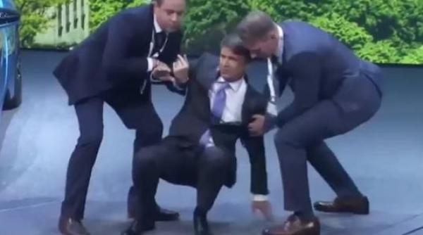 harald kruger ceo al bmw a lesinat in timpul conferintei de presa