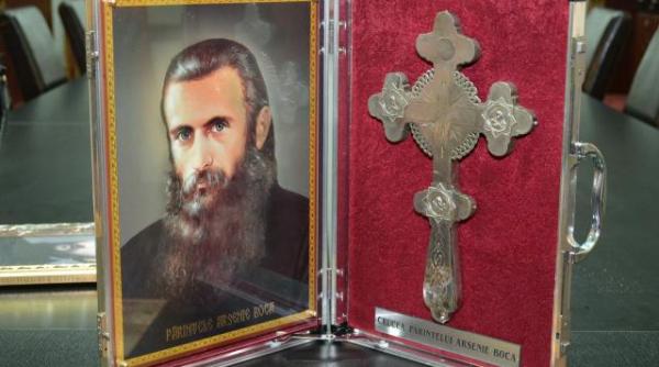 miracol si nu prea crucea lui arsenie boca nu e a parintelui apartine altcuiva