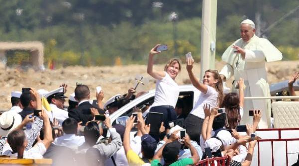 dronele mici sau mari bratele telescopice pentru selfie interzise in timpul vizitei papei in sua