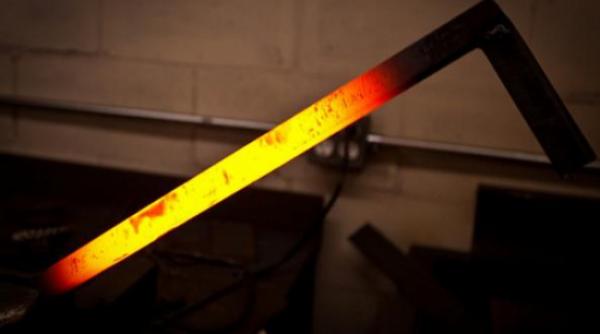 accident de munca teribil a fost desfigurat de metal fierbinte