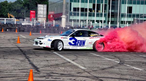 bolizii de 700 de cai putere vor fi prezentati vineri in parcarea celui mai mare centru comercial din brasov