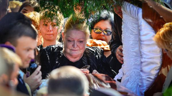 galerie foto corneliu vadim tudor a fost inmormantat joi cu onoruri militare