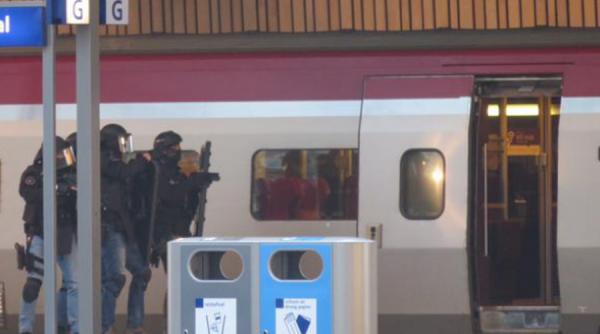 alerta in gara din rotterdam un barbat s a blocat in toaleta unui tren