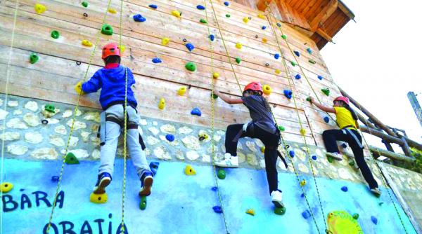 de la angola si capitala la o tabara ascunsa in munti