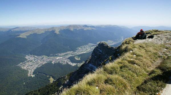 a cazut de la 40 de metri in masivul bucegi salvamontistii au plecat sa o salveze