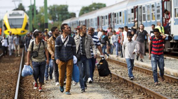 ping pong cinic cu refugiatii ajunsi in balcani