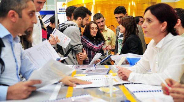 multe locuri de munca in call center si suport it