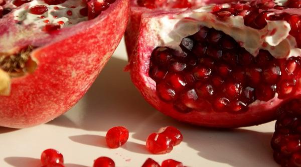 vrei o piele tanara renunta la tratamente cosmetice costisitoare si consuma acest fruct miraculos iata alte 10 motive ca sa il mananci zilnic