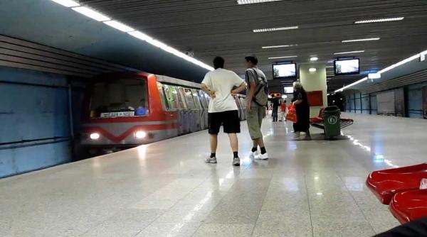 sinucidere la metrou un barbat s a aruncat pe sine in statia grivita m4