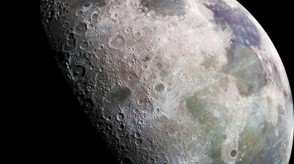 luna se micsoreaza din cauza pamantului care ii modeleaza suprafata