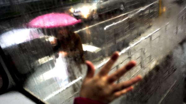 avertizare nowcasting cod galben de averse si descarcari electrice pentru cinci judete