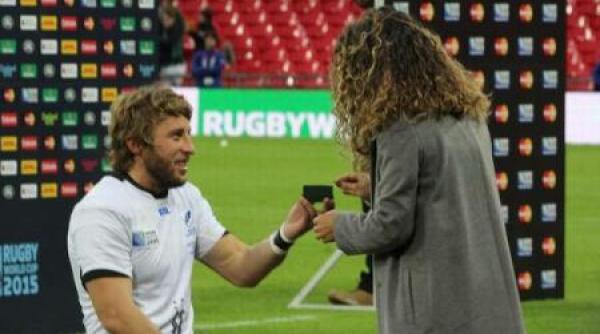 cupa mondiala de rugby 2015 florin surugiu si a cerut iubita de sotie pe wembley dupa meciul cu irlanda