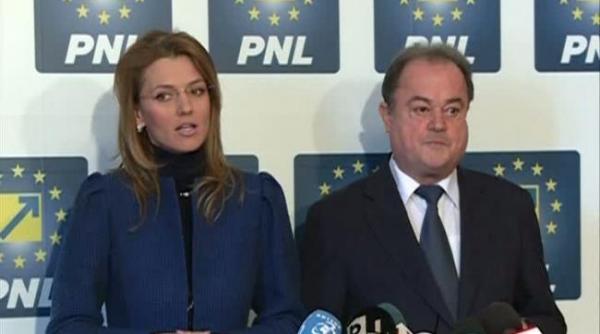 pnl face miting in parcul izvor blaga si gorghiu isi indeamna parlamentarii sa participe si sa dea dovada de decenta