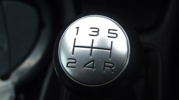 pont cum alegem cutia de viteze