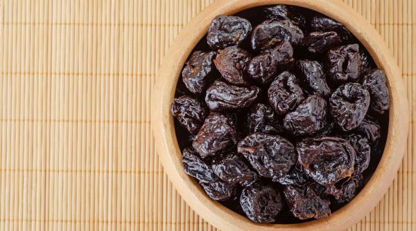studiu consumul de prune uscate reduce riscul de cancer de colon