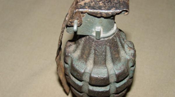 grenada in perfecta stare de functionare gasita pe un santier din judetul botosani