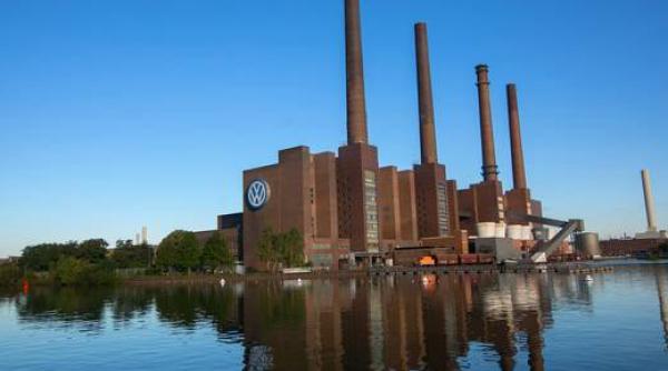 volkswagen nu poate fi lasata sa intre in faliment analiza bloomberg