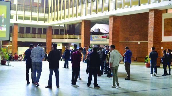 cati bani dau universitatile pe studentii saraci