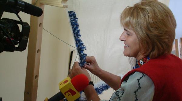 in cadrul proiectului ajuta un sat schimba o tara atelierul de mestesuguri de la biblioteca sandulesti copaceni din judetul cluj si a deschis portile pentru elevi si pentru membrii comunitatii locale