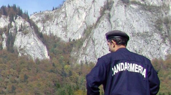 jandarmii montani din hunedoare au descoperit 23 de obiecte cu valoare arheologica