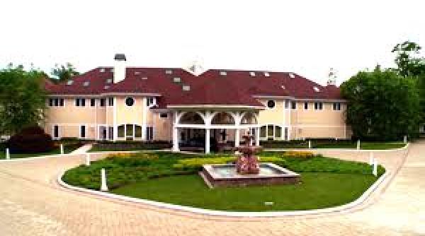 video cum arata conacul pe care rapperul 50 cent nu reuseste sa l vanda