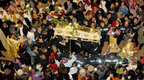 iasi peste 150 de pelerini au avut nevoie de ingrijiri medicale cinci au ajuns la spital