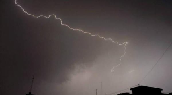 mehedinti sectorul svinita al dn 57 e blocat pe un sens din cauza precipitatiilor abundente