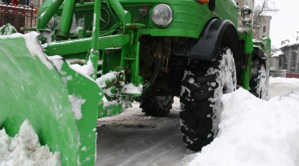 trenuri blocate si localitati fara energie electrica din cauza caderilor de zapada