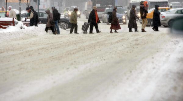 avertizare meteo cod galben de ploi ninsori si intensificari ale vantului in 19 judete pana luni seara