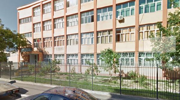 o eleva a unui liceu din targu jiu injunghiata in curtea scolii