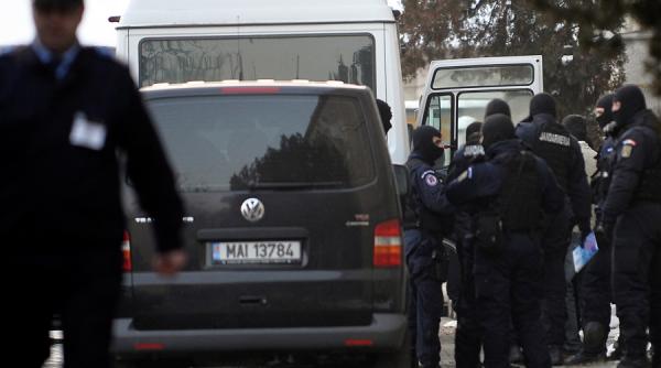 18 membri ai retelei academia infractorilor romani au fost trimisi in judecata