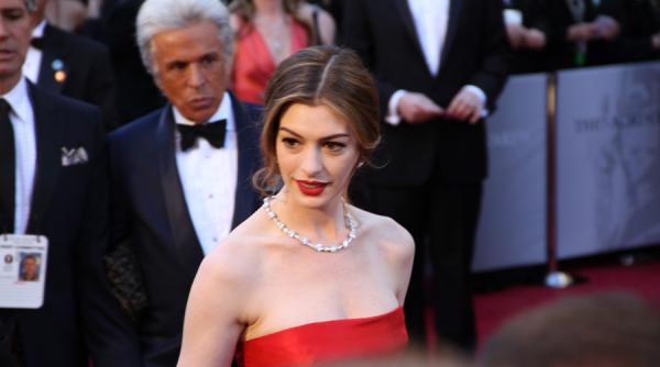 actrita anne hathaway este insarcinata