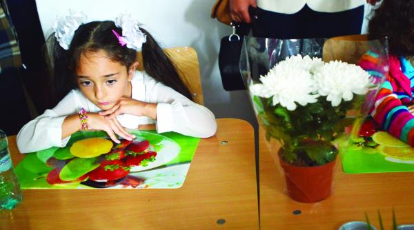 deputatii blocheaza hrana copiilor