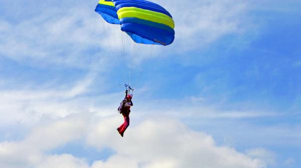 salturi mortale pe aerodromul clinceni
