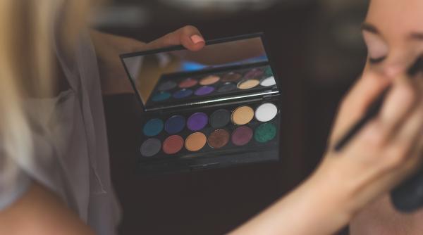 10 trucuri de make up pentru a arata senzational la 40 de ani