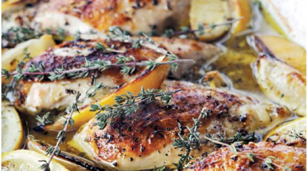 reteta rapida pentru serile de toamna piept de pui cu rozmarin ciuperci si lamaie