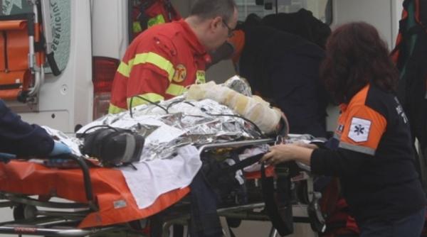 un tanar a aruncat benzina pe un barbat si i a dat foc sub privire ingrozite ale trecatorilor