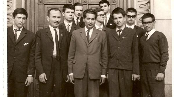 exclusiv primii olimpici romani la matematica patru ore pe zi stateam sa rezolvam probleme foarte grele nu iesea nimeni