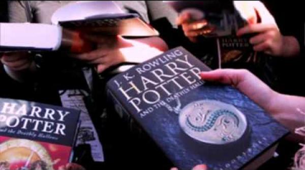 harry potter and the cursed child a opta poveste a seriei si prima transpusa pe scena teatrului