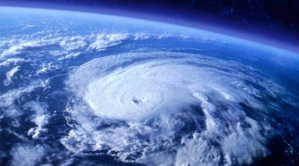 superuraganul patricia se apropie de mexic viteza vantului este de 325 de kilometri pe ora iar la rafala de pana la 400