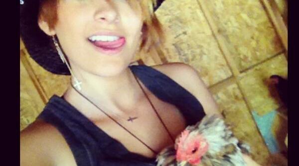 la numai 17 ani fiica lui michael jackson se marita