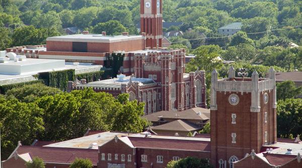 sua o tanara intra cu masina in multime in oklahoma 3 morti si 22 de raniti