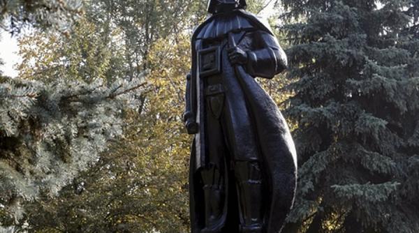 vezi de ce lenin a ajuns sa interpreteze rolul lui darth vader
