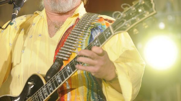 basescu amenintat cu proces pe coloana sonora