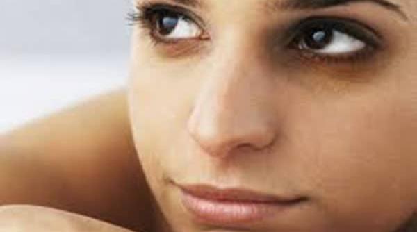 8 remedii naturiste care va scapa de cearcane