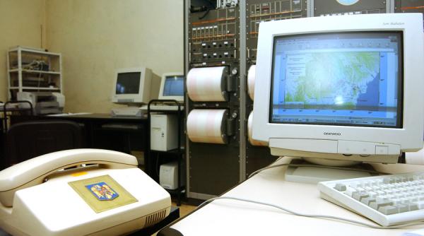 mai multe cutremure resimtite marti la izvoarele primarul comunei oamenii vor raspunsuri ca sunt panicati