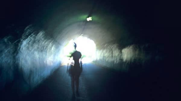 cum traieste omul propria moarte fenomenul misterios care are loc chiar inainte de a muri